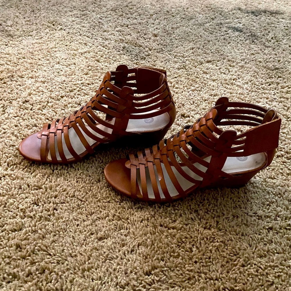 Dress Barn Cute Tan Wedges